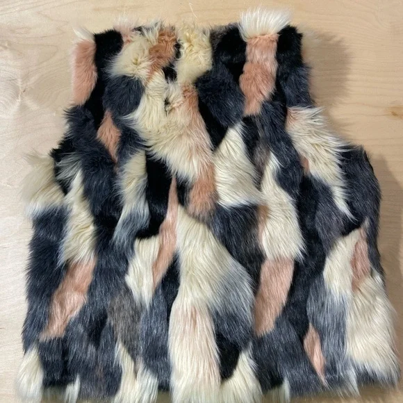 Outdoor Edition by Parkhurst Faux Fur Vest in Black, Pink and White XL (LD) - Picture 12 of 16